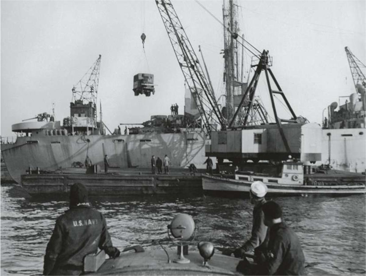 De Antwerpse haven wordt bijna onbeschadigd ingenomen door de Britten op 4 september 1944. Ze wordt het logistische verdeelpunt voor de geallieerde aanvoer van munitie en voorraden.