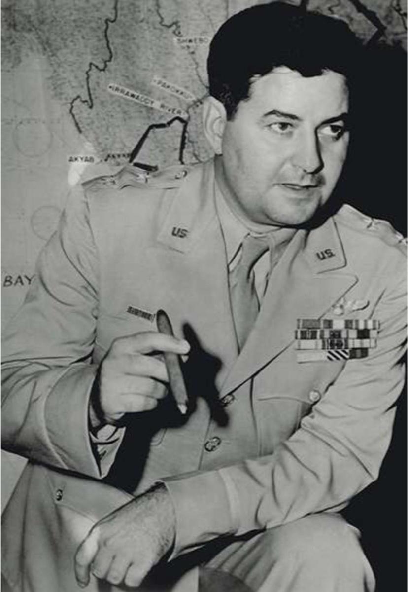 Juli 1945: majoor-generaal Curtis LeMay in het Pentagon.