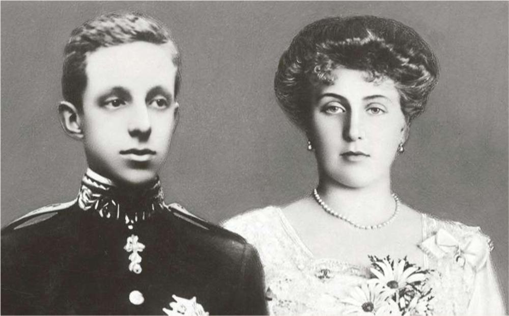 Victoria Eugénie van Battenburg, hier op een postkaart, is een kleindochter van koningin Victoria en is getrouwd met de Spaanse koning. Haar twee zonen Alfonso en Gonzalo hebben hemofilie.