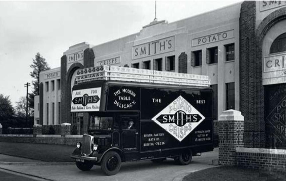 Een fabriek van Smith in Brislington, vermoedelijk tussen 1936 en 1939. Smith had destijds zo'n 95 procent van de Britse markt in handen.