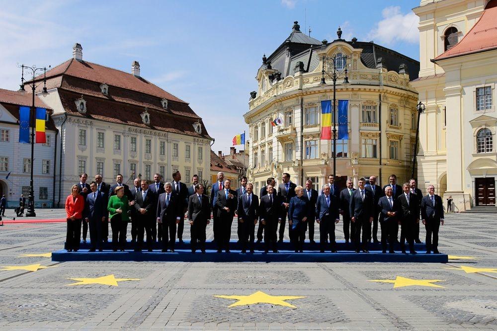 Op de informele Europese top in Sibiu overlegden de partijfamilies achter de schermen druk over de verdeling van de Europese topfuncties