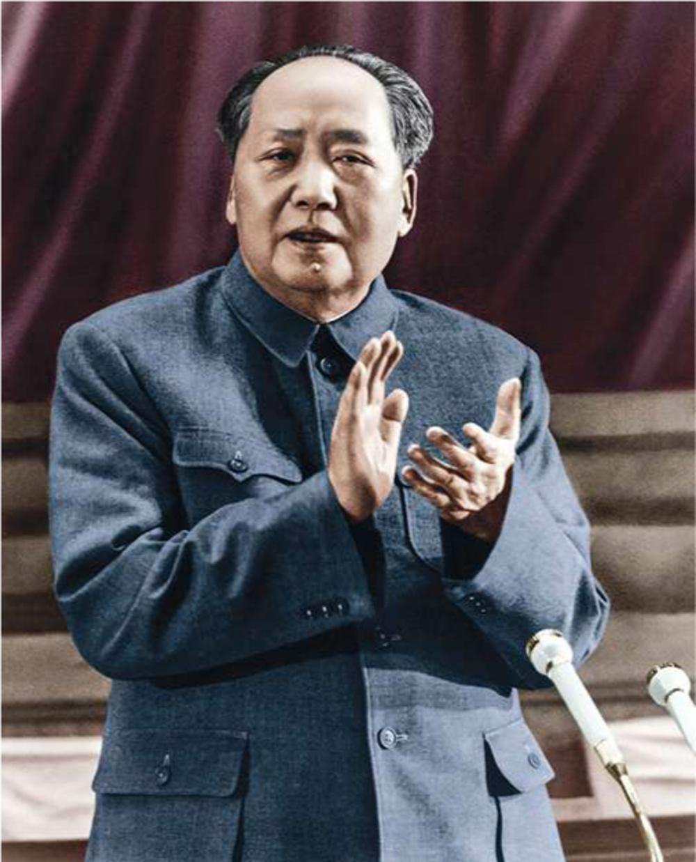 Propaganda-foto van Mao Zedong op de partijdag in Bejing in 1969, waarop hij verheerlijkt wordt als voorzitter van de Communistische Partij van China.