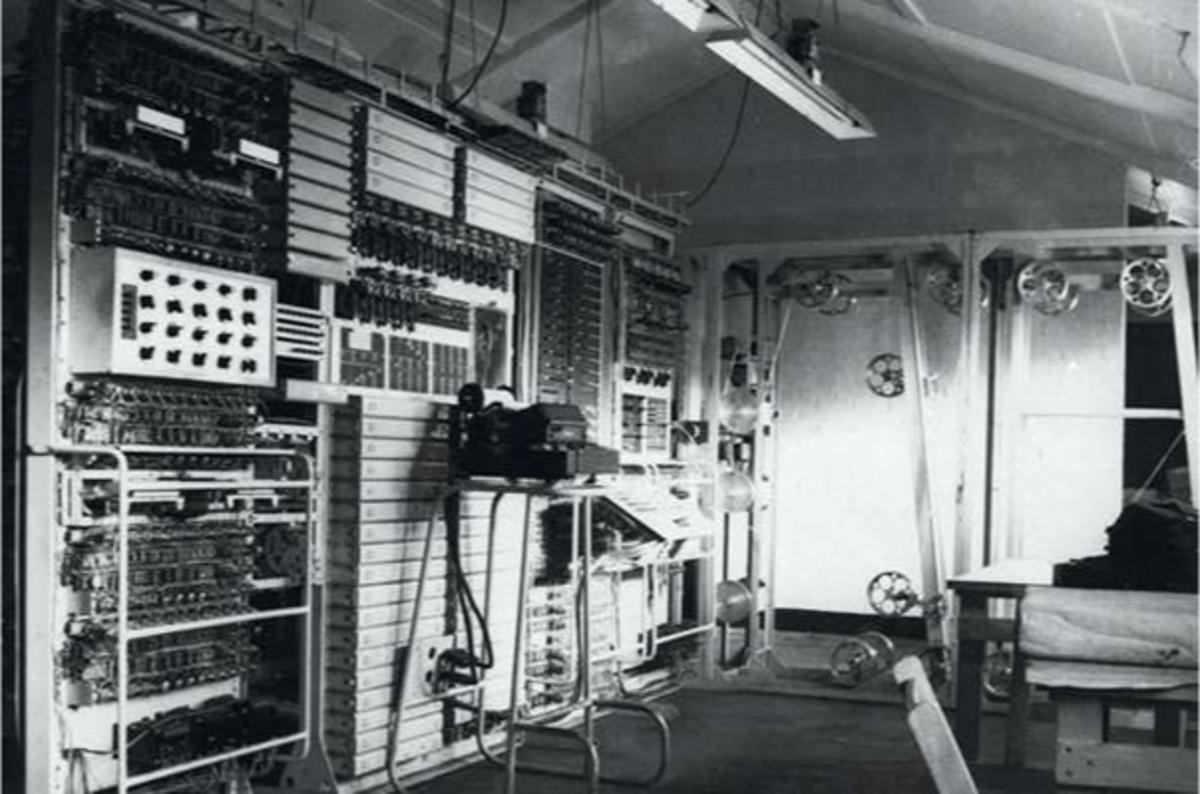 Bletchley Park, 1943: controlepaneel van Colossus, 's werelds eerste programmeerbare computer in het commandocentrum van de Britse geheime dienst tijdens de Tweede Wereldoorlog.