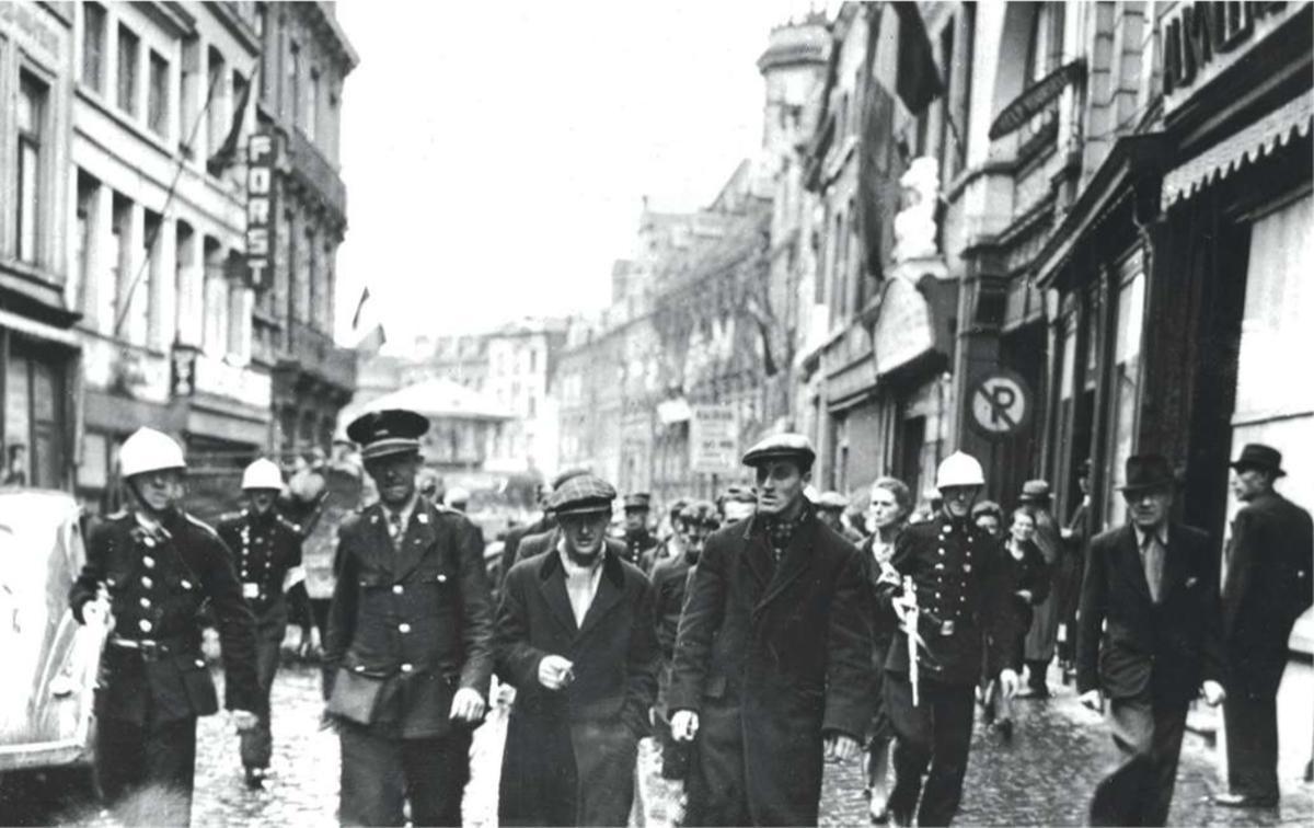Bergen, september 1944: leden van het Belgische verzet verzamelen zich. Burgers worden beschuldigd van collaboratie met de nazi's.