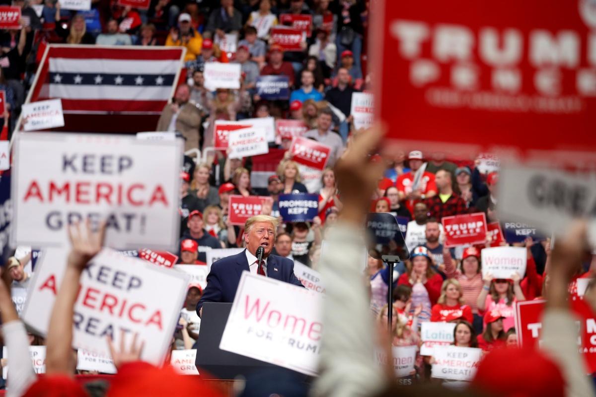 VS-president Donald Trump tijdens een campagnebijeenkomst in North Carolina op 2 maart 