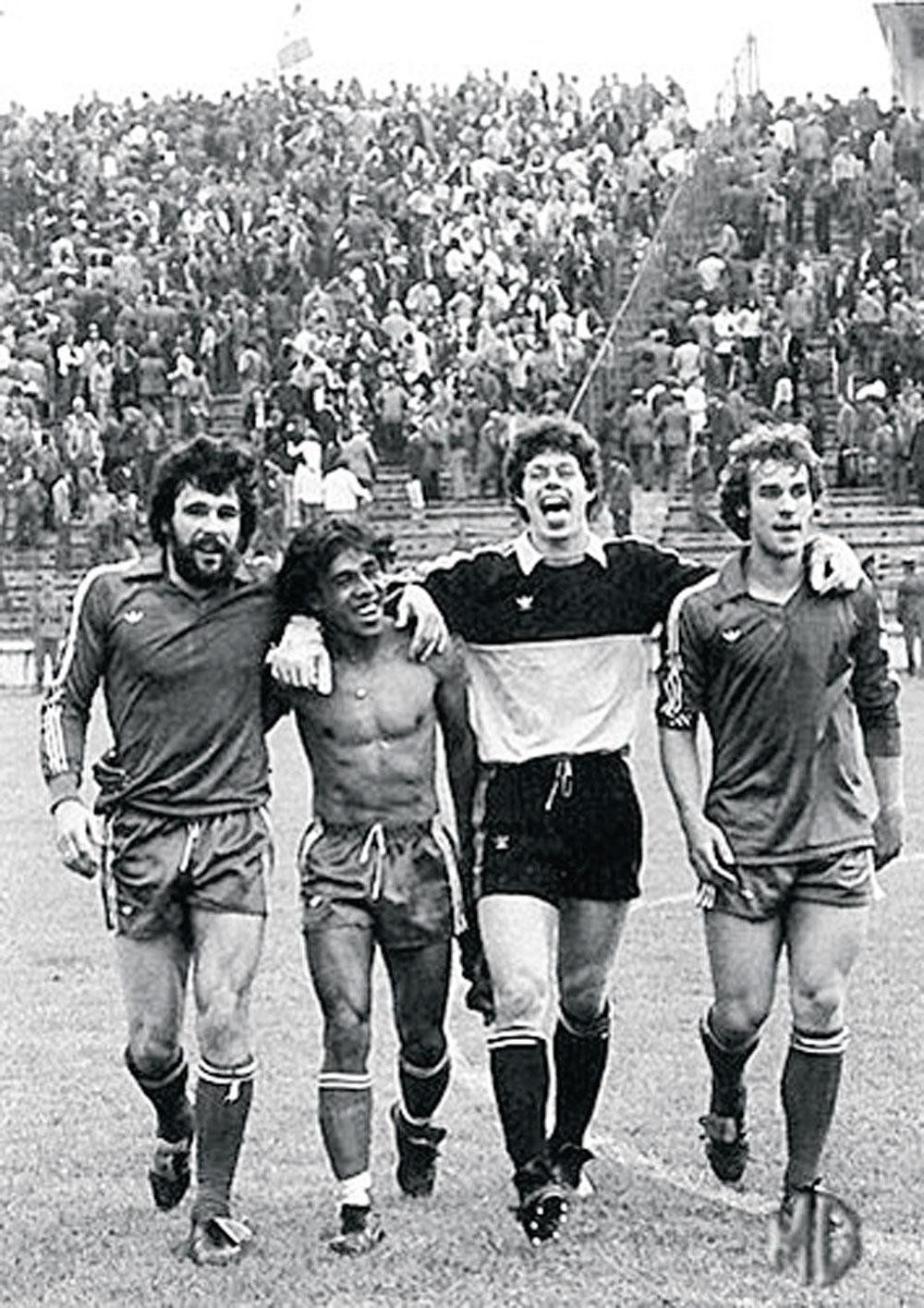 Bij Standard (met Gerets, Preud'homme en Plessers) 'Die hadden bijna allemaal de finale van het EK van 1980 gespeeld, dus dat was wel een bende die indruk maakte.'