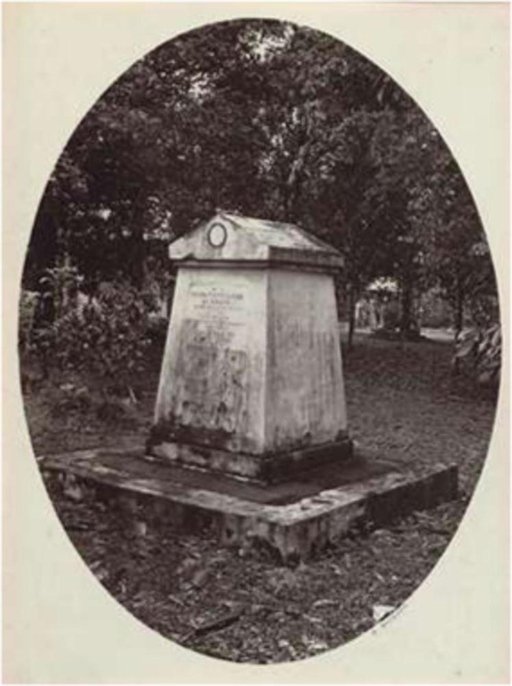 Het graf van Rumphius op Ambon, vlakbij het huis waarin hij woonde. (Rijksmuseum Amsterdam)