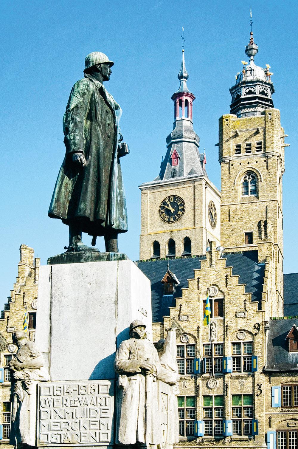 Jacques de Dixmude In het protest tegen zijn beeld staan antikolonialisten en flaminganten schouder aan schouder