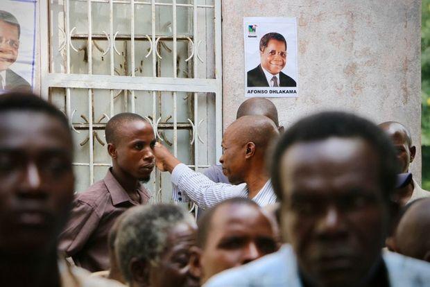 Aanhangers van de Mozambikaanse oppositiepartij Renamo houden een wake voor de overleden Afonso Dhlakama