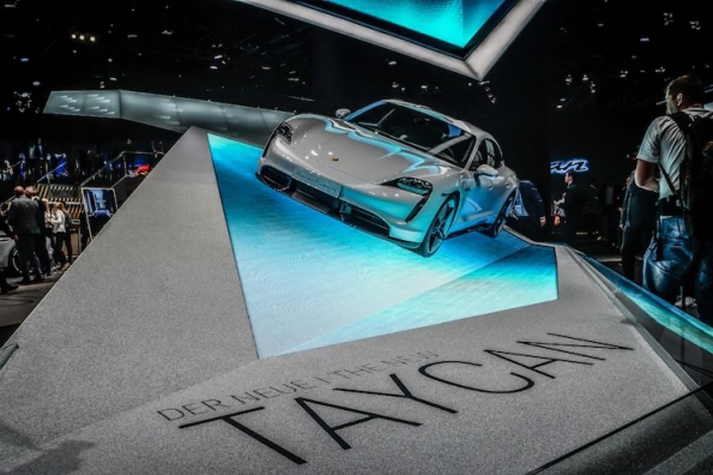 De Taycan luidt een nieuw tijdperk in voor Porsche.