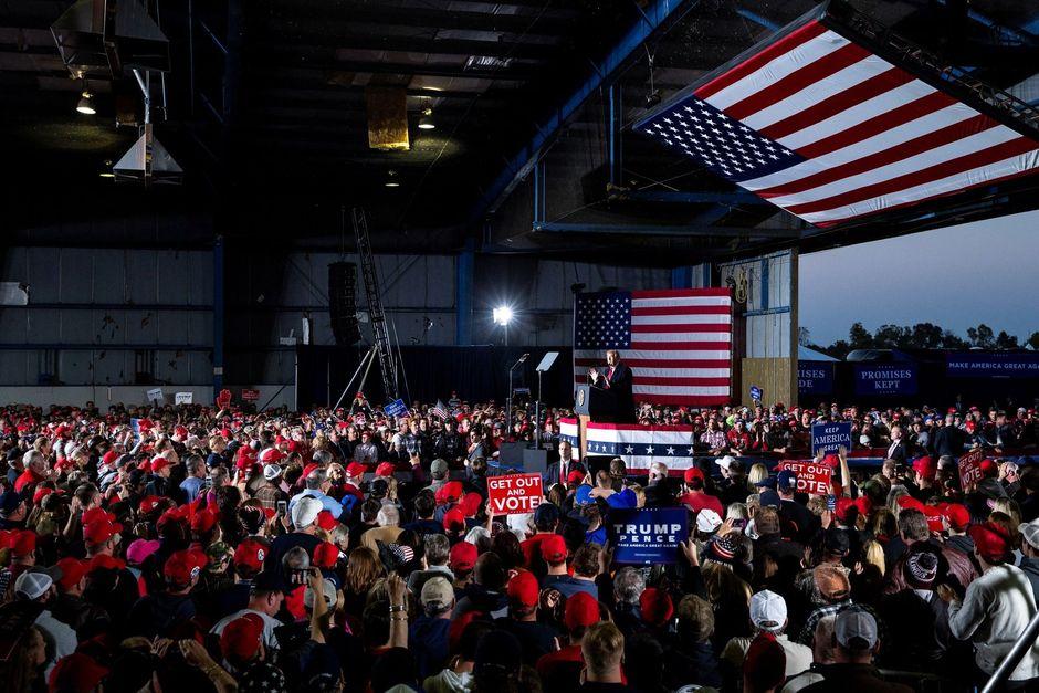 VS-president Donald Trump spreekt tijdens een verkiezingsbijeenkomst in Murphysboro, Illinois, 27 oktober 2018 