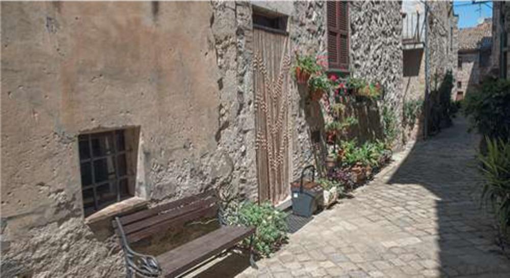 Het middeleeuwse dorpje Lugnano. (istock/gettyimages)