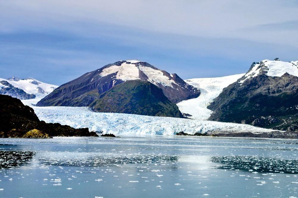 Het majestueuze, woeste landschap van het Beaglekanaal met zijn vele gletsjers.