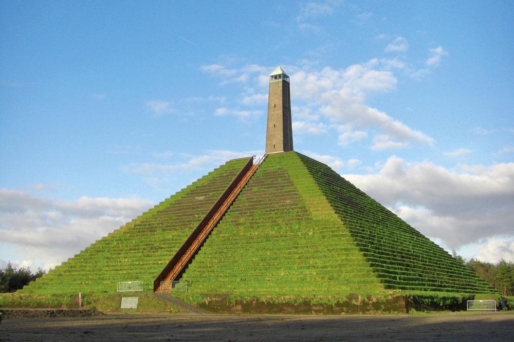 Het plaatsje Austerlitz werd door de slag wereldberoemd. Eén jaar later kreeg dit monument, door de Fransen in 1804 opgetrokken nabij Utrecht, de nieuwe naam Pyramide van Austerlitz.