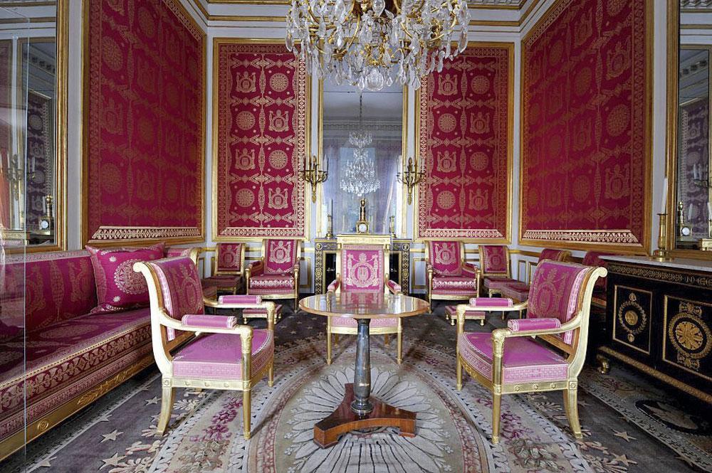 Salon in Fontainebleau, dat er precies zo uitzag als de salons in de andere keizerlijke residenties. De identieke inrichting van zijn vertrekken weerspiegelde Napoleons zin voor systematiek.
