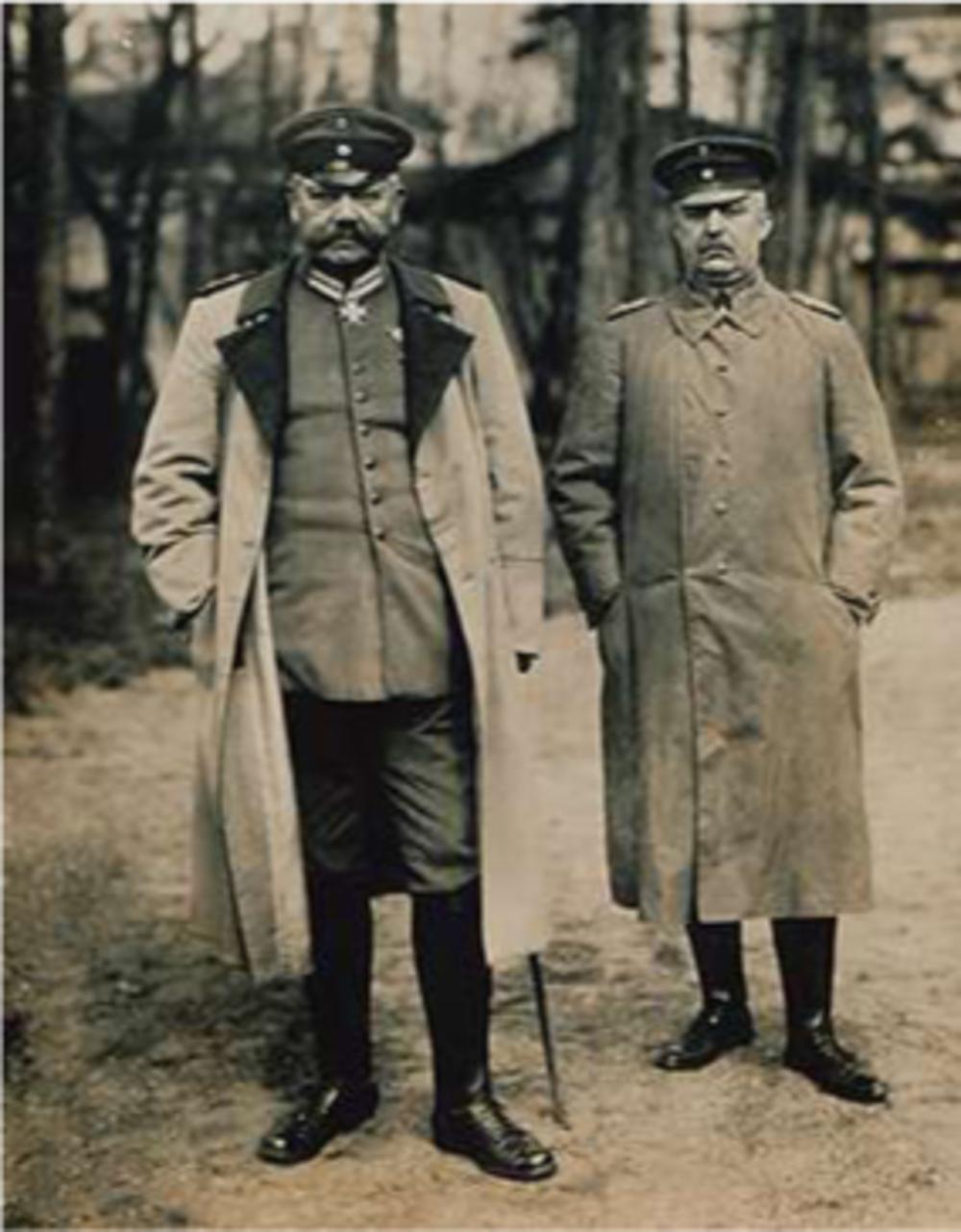Generalfeldmarschall Hindenburg en generaal Ludendorff, september 1916. Van augustus 1916 tot oktober 1918 hadden zij de feitelijke macht in Duitsland in handen. Hindenburg was de hoogste in rang, maar Ludendorff bepaalde.