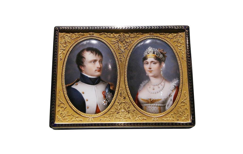 Snuifdoos met de beeltenis van Napoleon en Joséphine. Het gezicht van de nieuwe Franse held diende als reclamemiddel voor alles van boeken tot wandelstokken en snoepjes.