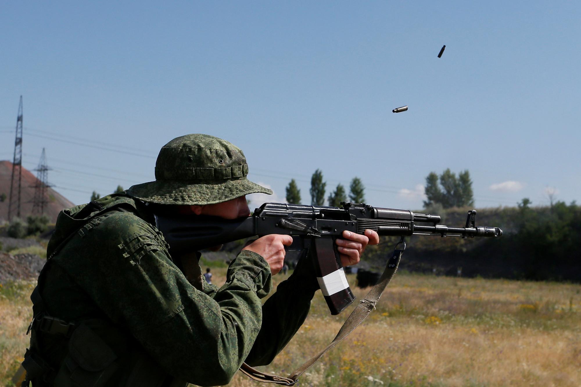 Schietoefening van milities in de zelfverklaarde Volksrepubliek Donetsk.
