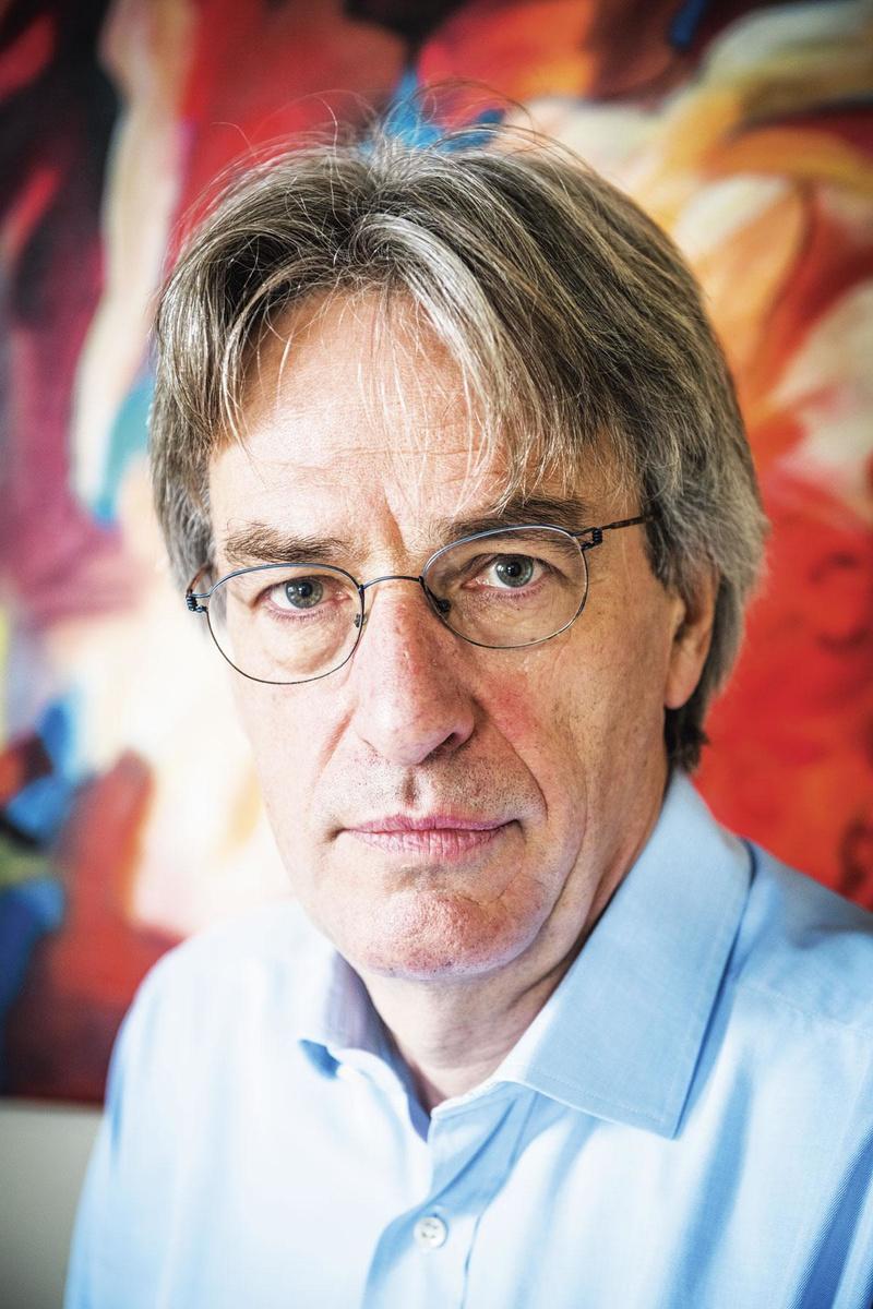 Microbioloog Herman Goossens: 'Het virus zal de rest van het jaar bij ons blijven'