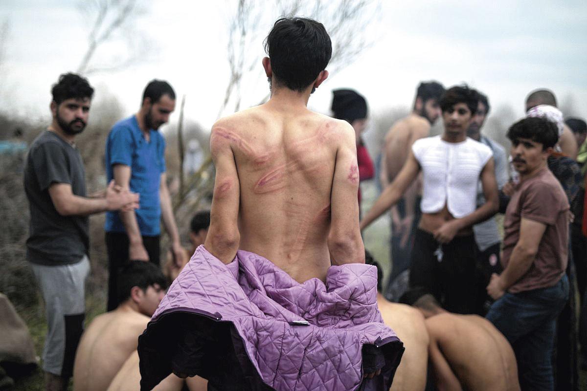 Op sociale media circuleren veel beelden van gemolesteerde asielzoekers.