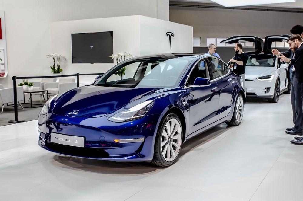810 exemplaren van Tesla Model 3 werden met vertraging afgeleverd aan Belgische klanten.