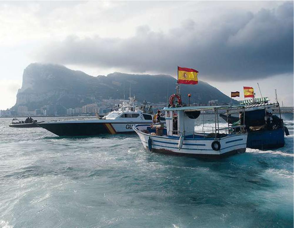 Machtspelletjes: Spaanse vissersboten vertonen zich demonstratief in Britse wateren.