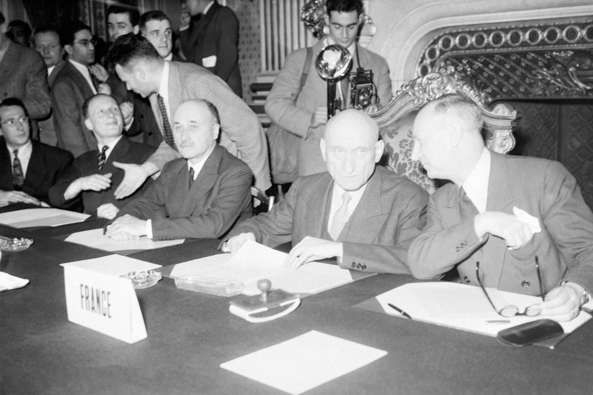 Jean Monnet en Robert Schuman bij de onderhandelingen over de uitwerking van het Schumanplan in 1950.