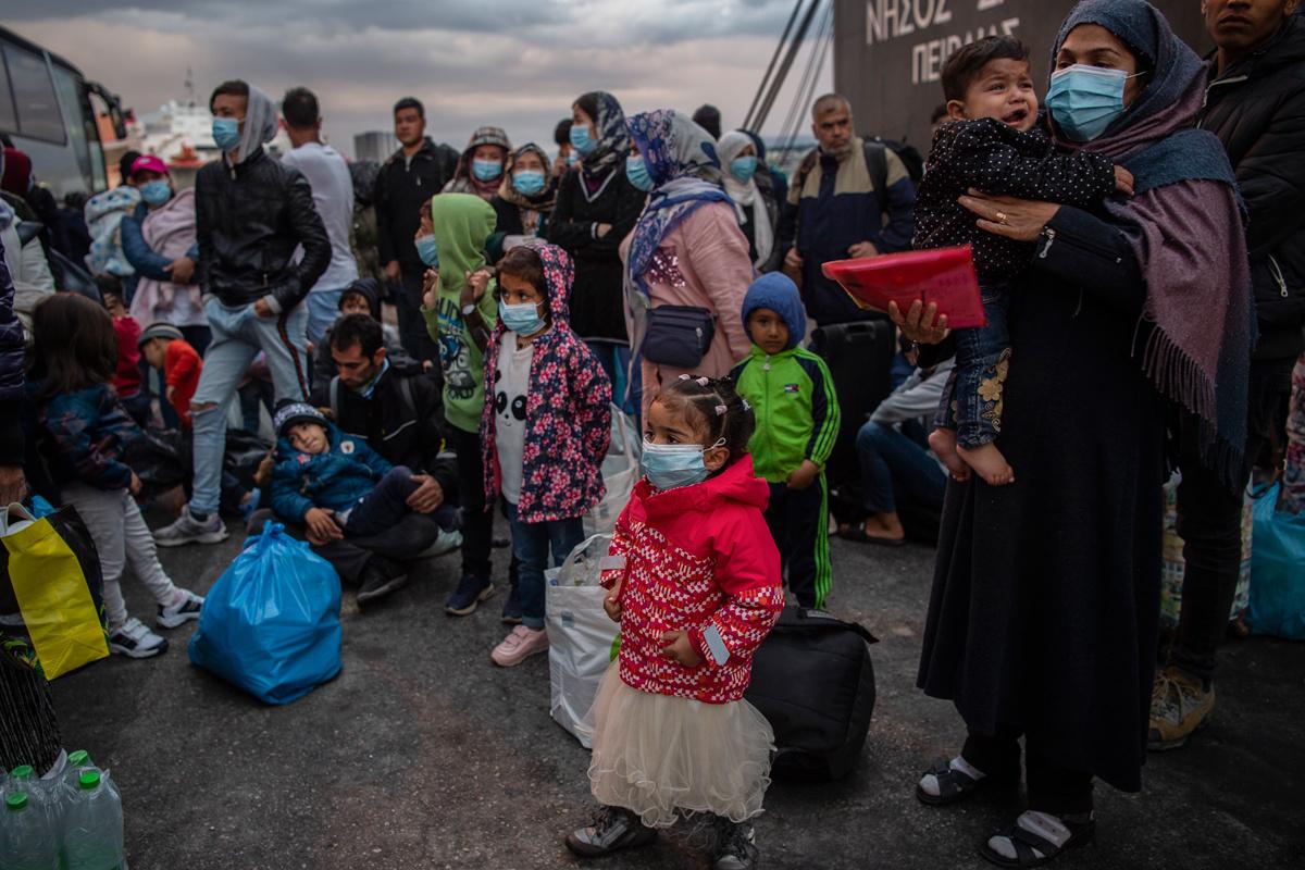 Migranten uit het Moria-kamp op Lesbos komen aan in Athene, Griekenland, op 4 mei 2020.
