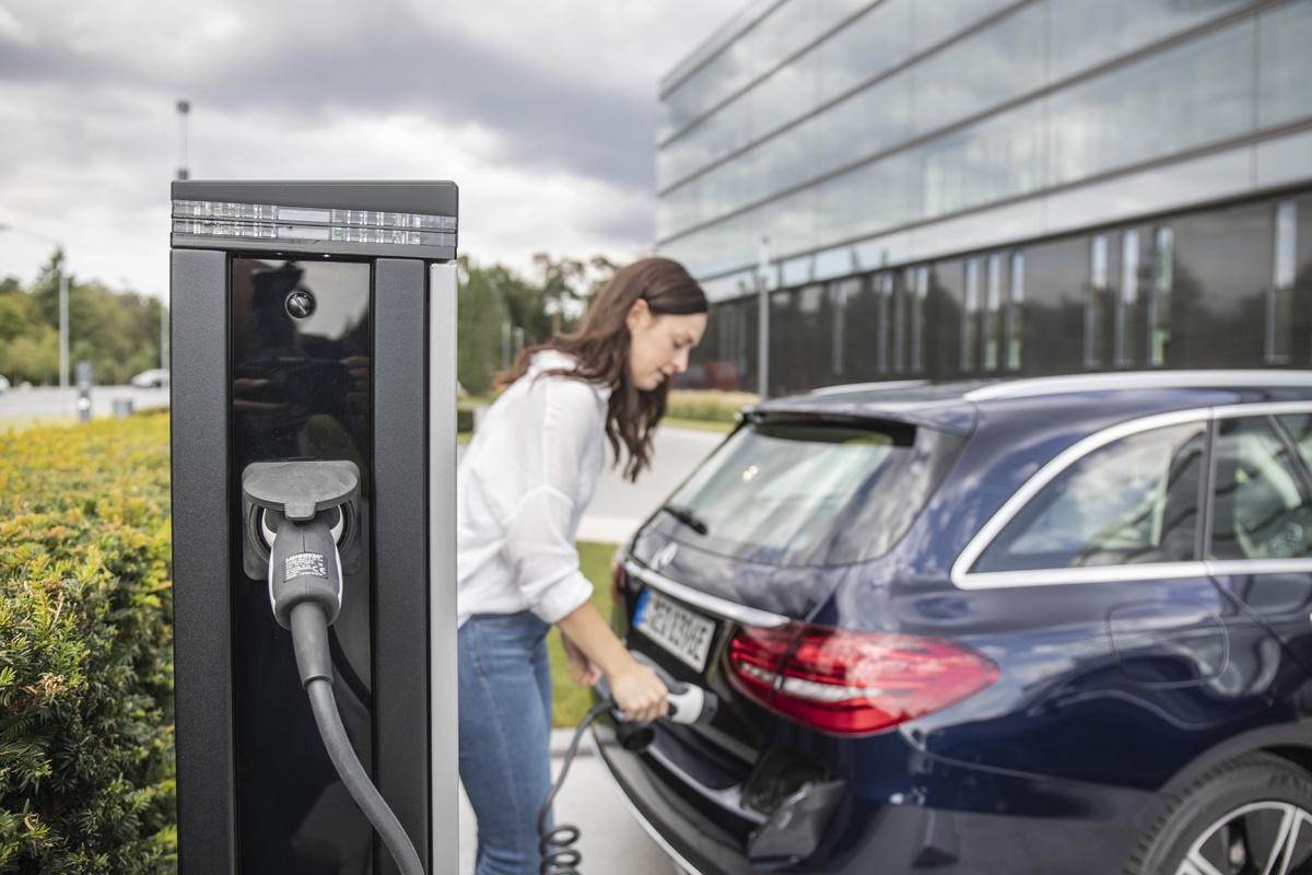 Mercedes hoopt met plug-hybridemodellen de Europese 95 g per km CO2-doelstelling te halen.
