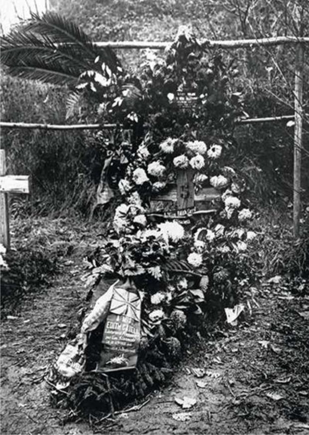 Het voorlopige graf van de Britse verpleegster Edith Cavell die in oktober 1915 de dood vond voor een Duits vuurpeleton op de Nationale Schietbaan in Schaarbeek. Haar lichaam werd in mei 1919 opgegraven en naar Engeland gerepatrieerd.