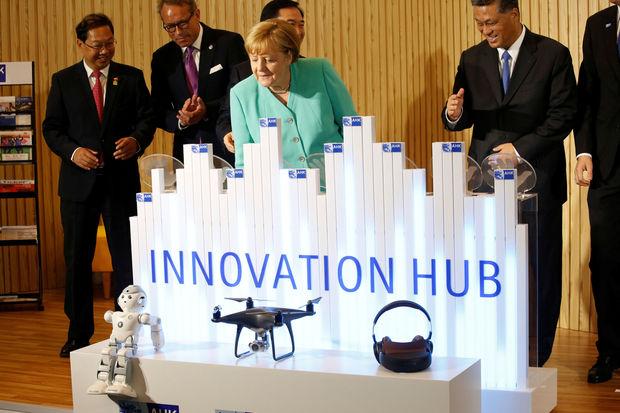 De Duitse bondskanselier Angela Merkel bij de opening van AHK Innovation Hub in de Chinese stad Shenzhen, op 25 mei 2018. 