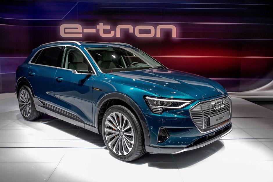 Audi E-tron rolt in Brussel van de band