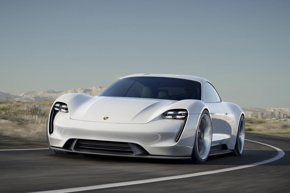 De Porsche Mission E concept die op de IAA in wereldpremière gaat als Taycan.