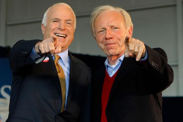 John McCain (l) en Joe Lieberman.