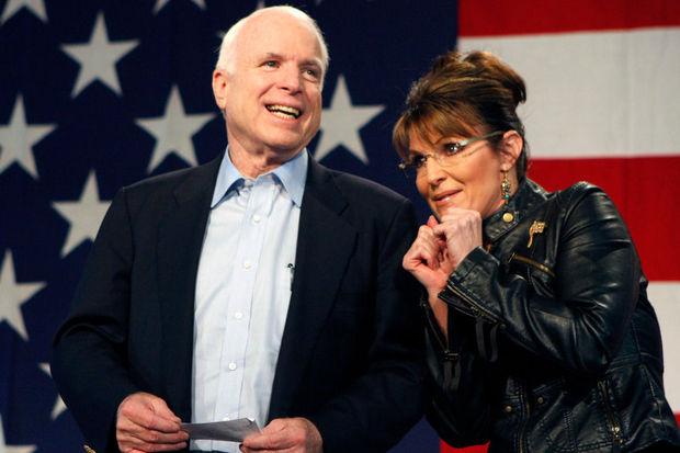 John McCain (l) en running mate Sarah Palin tijdens de verkiezingen van 2008.
