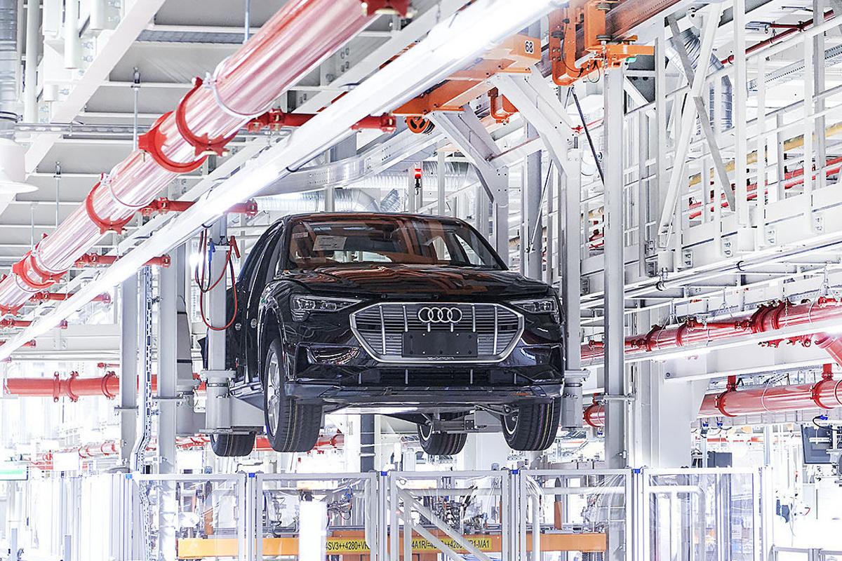 De productieband bij onder andere Audi Brussels staat momenteel stil.