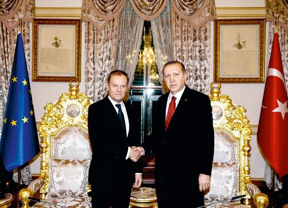 Europees president Donald Tusk met zijn Turkse collega Recep Tayyip Erdogan: handelen in wederzijds eigenbelang.