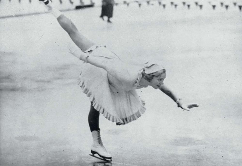 Voor WO II was de Noorse Sonja Henie ongenaakbaar als kunstschaatsster. Ze deed al mee aan de eerste Winterspelen in 1924, toen ze elf jaar was. Daarna werd ze driemaal Olympisch kampioen, tienmaal wereldkampioen en zesmaal Europees kampioen. Na Garmisch werd ze professional en kon niet meer deelnemen aan de Winterspelen.