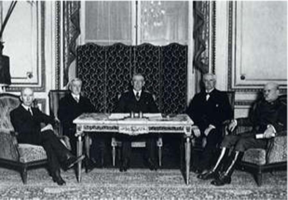 De Amerikaanse delegatie met in het midden president Wilson.