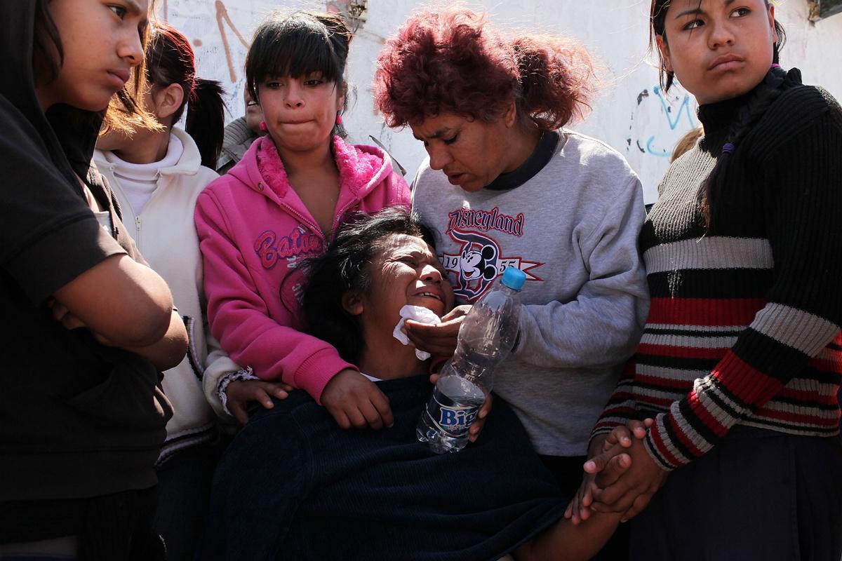 Jesusita Cardozo rouwt om de moord op haar twee dochters van 17 en 2 in Ciudad Juarez in 2010. In dat jaar stuurde de toenmalige president Felipe Calderon 7000 militairen naar de grensstad.
