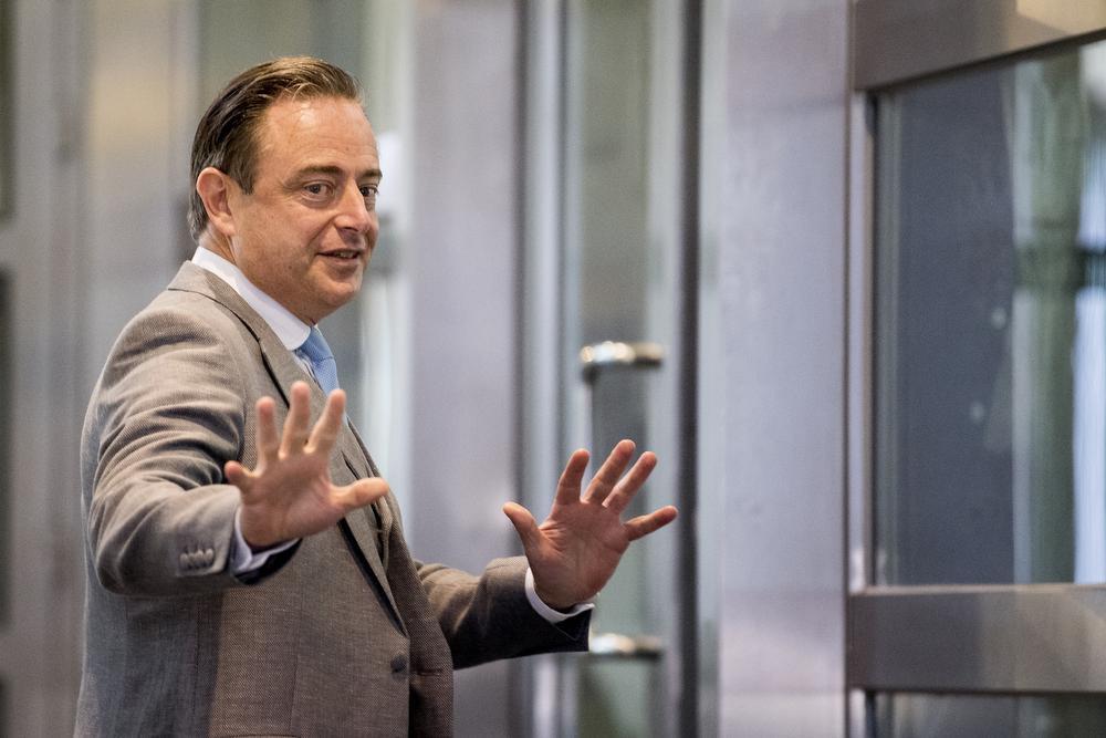 N-VA-voorzitter Bart De Wever op zoek naar en Vlaamse regering.
