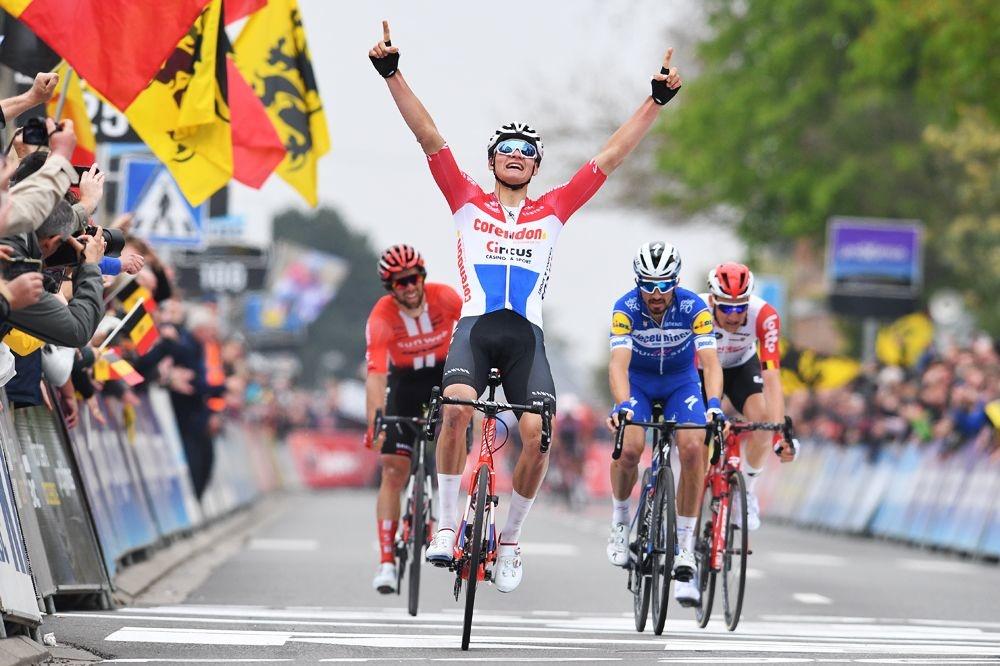 Mathieu van der Poel wint Brabantse Pijl