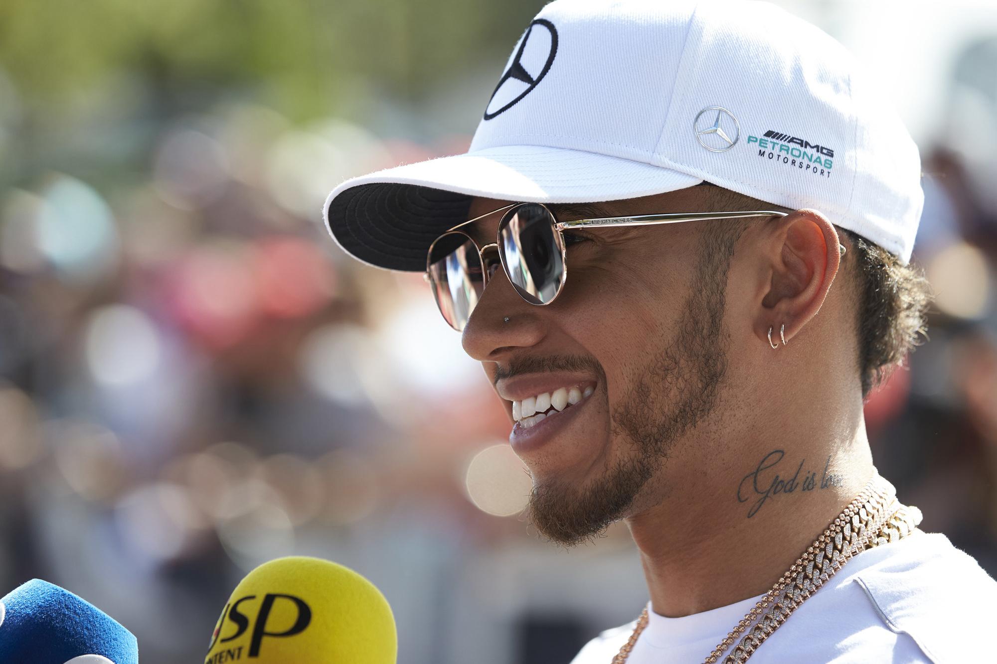 Lewis Hamilton en Mercedes zijn de grote favoriet om ook dit jaar wereldkampioen te worden