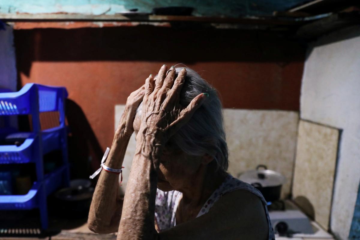 Maria Araque (90) in quarantaine tijdens een corona-epidemie in Caracas, 6 april 2020