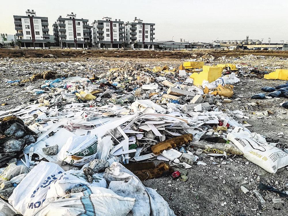 Vervuiling, uitbuiting en smokkel: België overspoelt Turkije met plastic afval