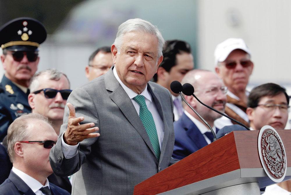 Lopez Obrador 'Eens een varken een maiskolf in zijn snuit heeft, trek je hem er niet meer uit. Zo is het ook met de macht van president Lopez Obrador.'