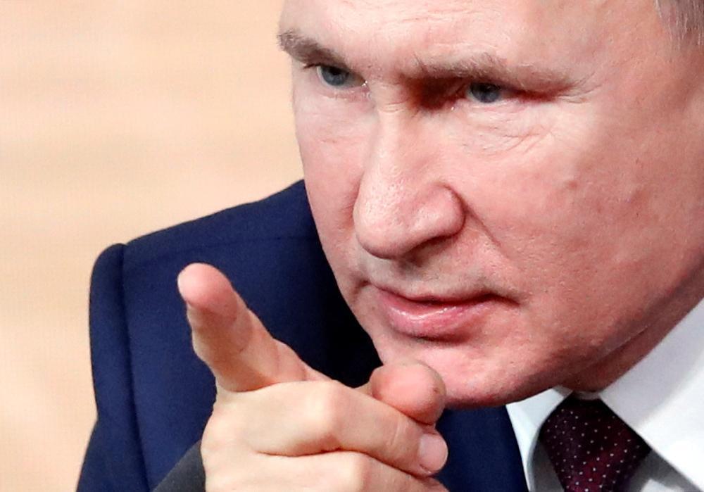 Vladimir Poetin zucht, kucht en praat voor 4 uur en 22 minuten: 'U vertrouwt toch geen westerse media?'