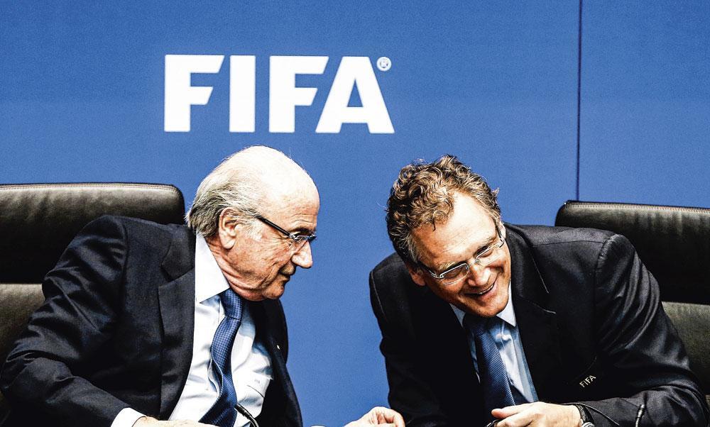 Jérôme Valcke (met Sepp Blatter)De luxevilla was geen 'compensatie uit Qatar'.