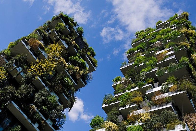 Bosco Verticale in Milaan, het verticale bos op de terrassen van twee woontorens, toont de mogelijke oplossingen voor de klimaatverandering.