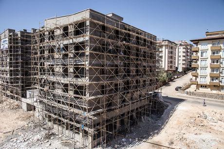 Door de komst van een half miljoen Syriërs doen projectontwikkelaars gouden zaken: zoveel mogelijk appartementen op zo weinig mogelijk ruimte. 
